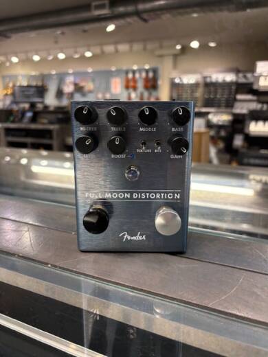 Fender Full Moon Distortion | Long & McQuade